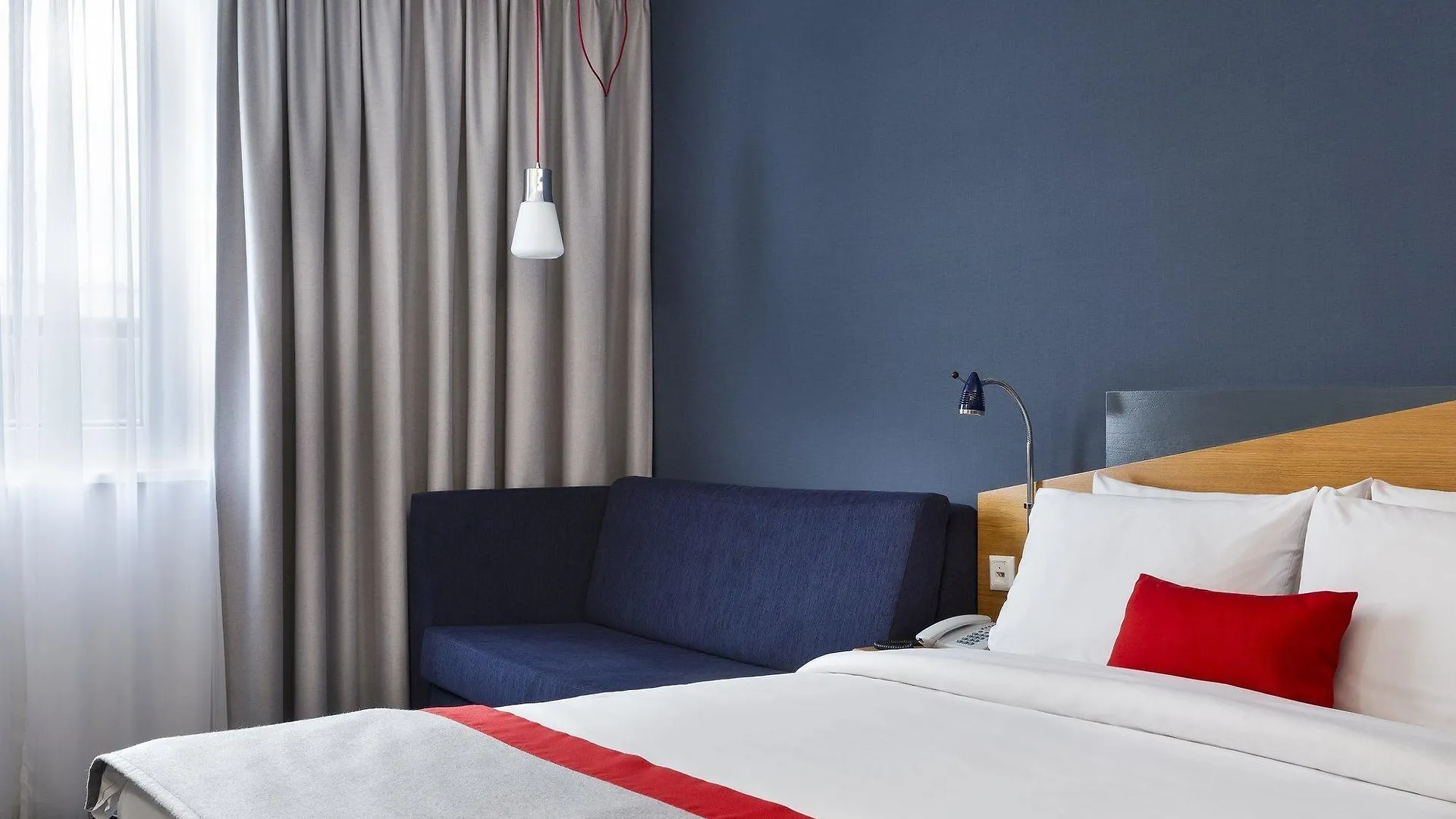 Holiday Inn Express Cologne Troisdorf By Ihg